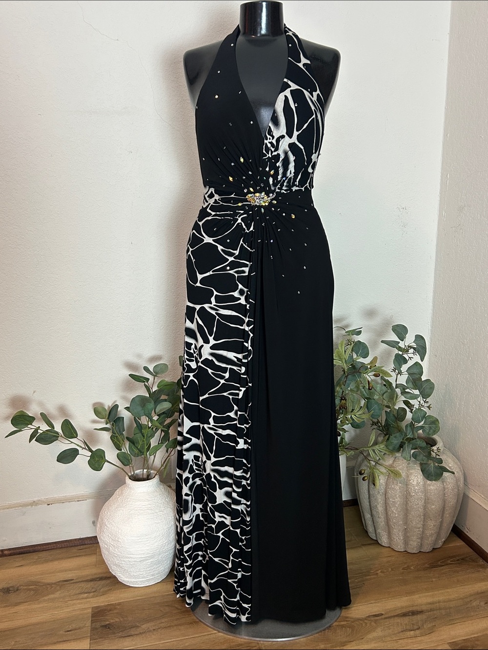Tony Bowls Le Gala, sz 10, GUC Black/White Halter style gown, center leg slit